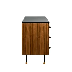 GUBI 62 Dresser ladekast, american walnut, 3 lades< Ladekasten & Ladeblokken