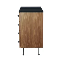 GUBI 62 Dresser ladekast, american walnut, 4 lades< Ladekasten & Ladeblokken
