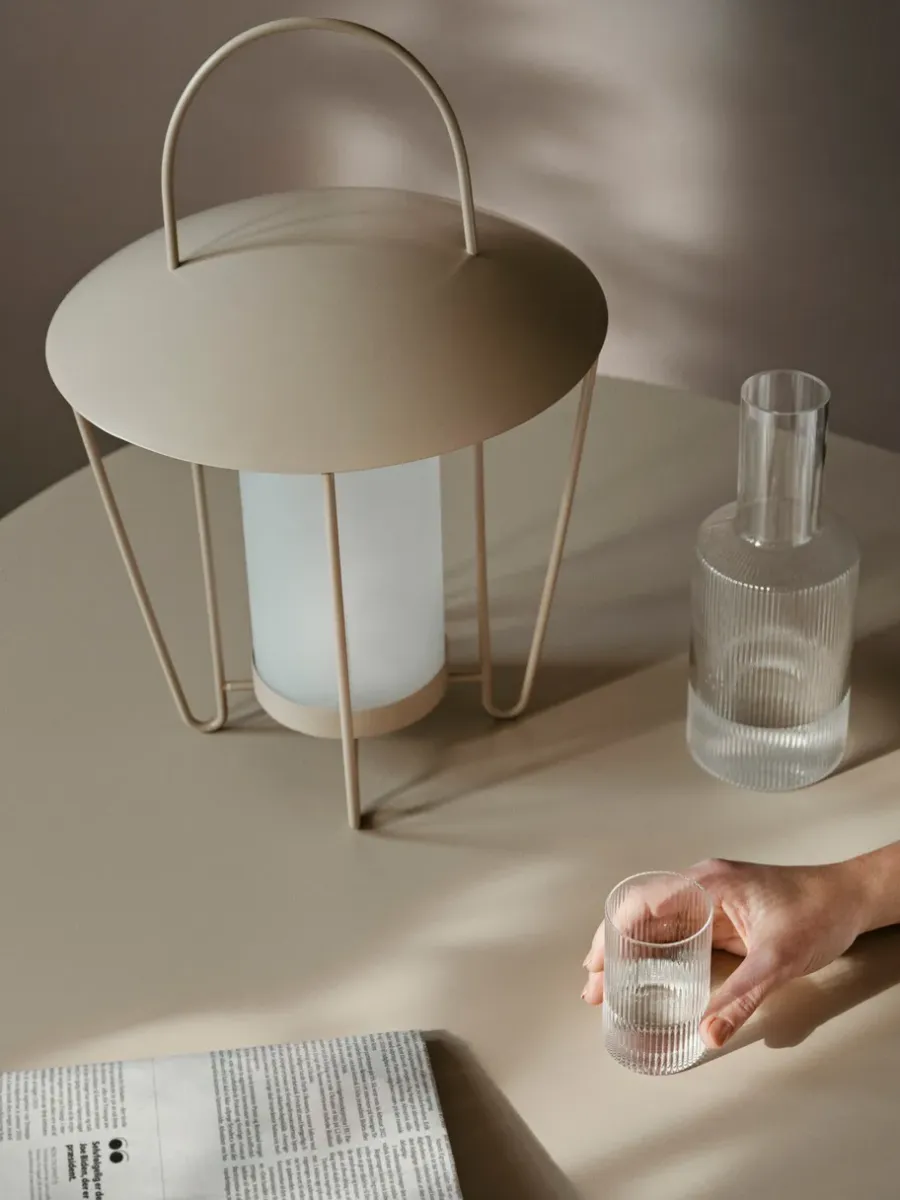 Ferm Living Abri lantaarn, Cashmere< Kaarsenhouders & Kaarsenborden