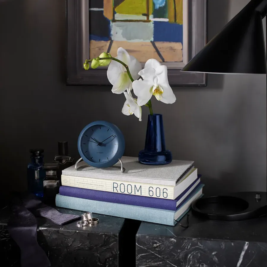 Arne Jacobsen Clocks AJ City Hall tafel klok, Stone blue< Tafelklokken