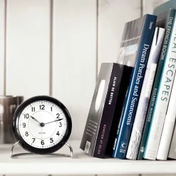 Arne Jacobsen Clocks AJ Station tafel klok, zwart< Tafelklokken
