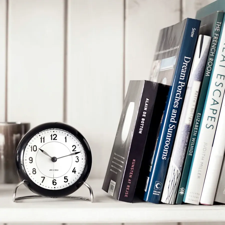 Arne Jacobsen Clocks AJ Station tafel klok, zwart< Tafelklokken