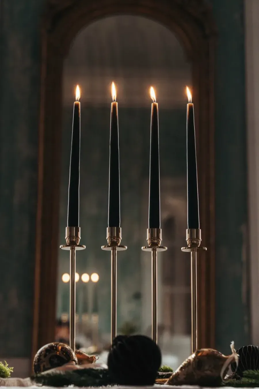 Hilke Collection Alto kandelaar, Massief messing< Adventskandelaars & -Kaarsen