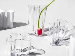 Iittala Alvar Aalto vaas helder, 251 mm.< Vazen