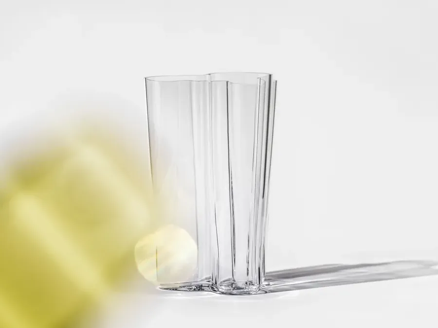 Iittala Alvar Aalto vaas helder, 251 mm.< Vazen