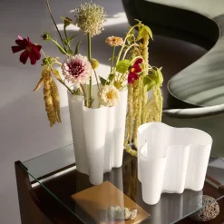 Iittala Alvar Aalto vase opaalwit, 251 mm.< Vazen