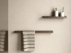 Andersen Furniture Andersen handdoekstang enkel 73,5 cm, Dark Stain Matt Lacquer Ash< Handdoekenrekken & -Ringen