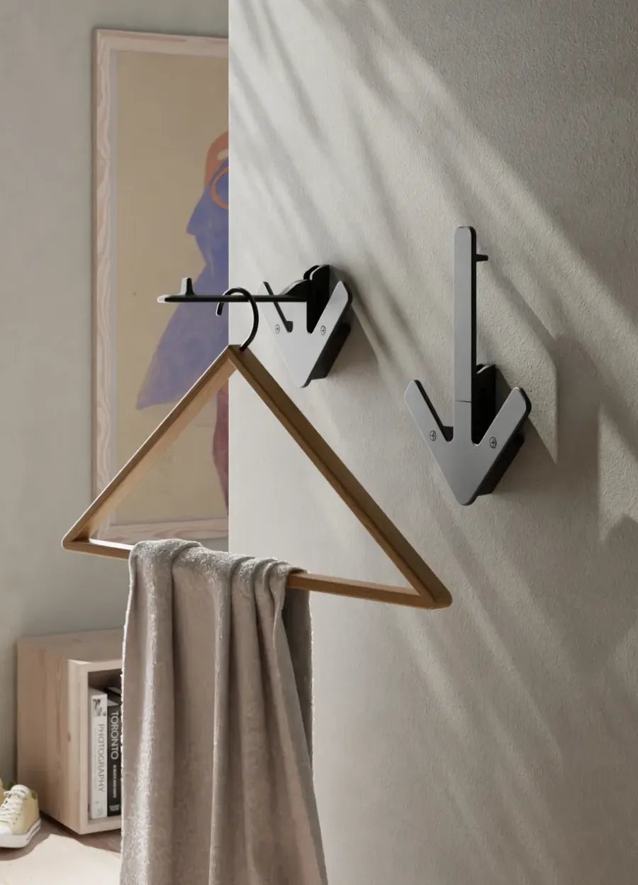 Design House Stockholm Arrow haak, zwart< Haken & Hangers