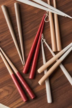 Scandi Essentials Atmosphere dinerkaarsen 4-pack 32 cm, Dark red< Kaarsen