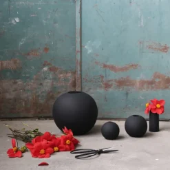 Cooee Design Ball vaas black, 10 cm.< Vazen