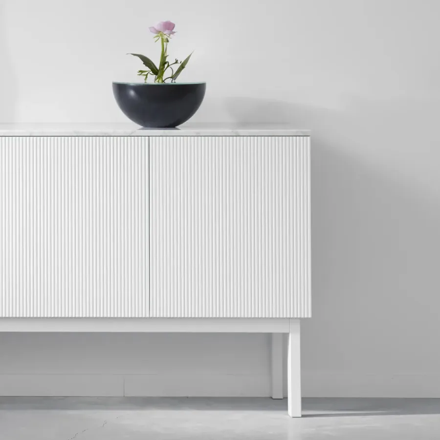 A2 Beam sideboard, witte lak, witte sokkel, blad van carrara marmer< Tv- & Mediameubels|Ladekasten & Dressoirs