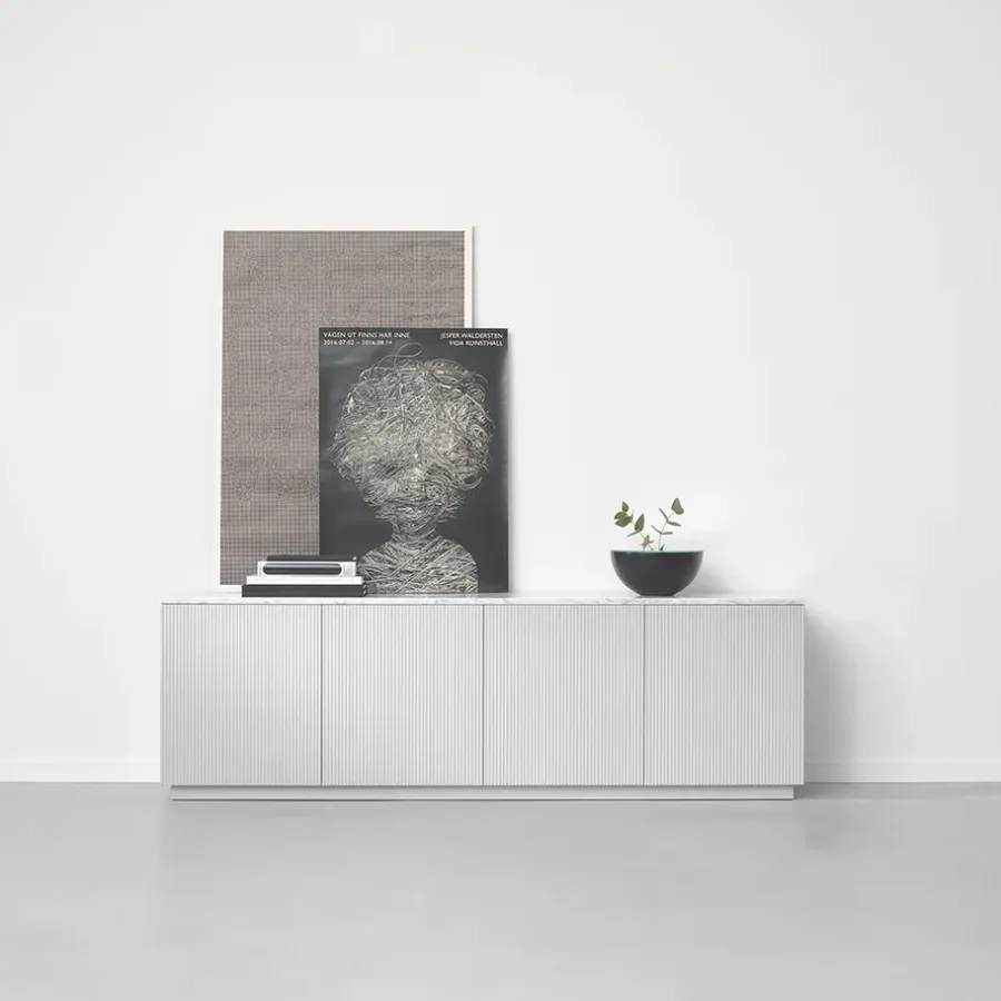 A2 Beam sideboard, witte lak, witte sokkel, blad van carrara marmer< Tv- & Mediameubels|Ladekasten & Dressoirs