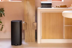 Brabantia Bo pedaalemmer 30 L, Matt Black< Pedaalemmers