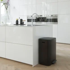 Brabantia Bo pedaalemmer 60 L, Zwart< Pedaalemmers