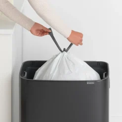 Brabantia Bo touch bin 60 L, Mat zwart< Prullenbakken