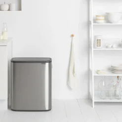 Brabantia Bo touch bin 60 L, Mat-geborsteld staal< Prullenbakken