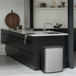 Brabantia Bo touch bin 60 L, Mat-geborsteld staal< Prullenbakken