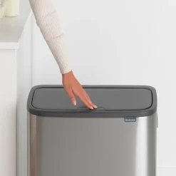 Brabantia Bo touch bin 60 L, Mat-geborsteld staal< Prullenbakken