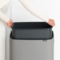 Brabantia Bo touch bin 60 L, Mineral concrete grey< Prullenbakken