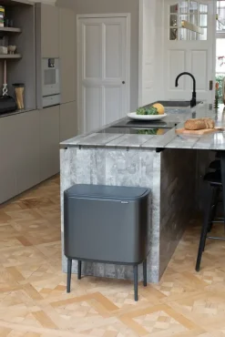 Brabantia Bo touch bin 36 liter, Confident Grey< Pedaalemmers
