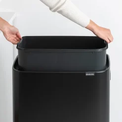 Brabantia Bo touch bin high 60 L, Mat zwart< Prullenbakken