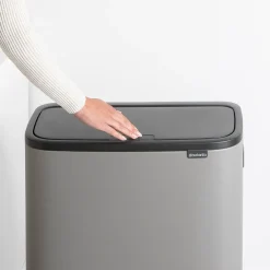 Brabantia Bo touch bin high 60 L, Mineral concrete grey< Prullenbakken