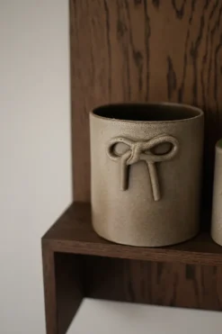 DBKD Bow pot Ø14 cm, Beige< Kerstdecoraties