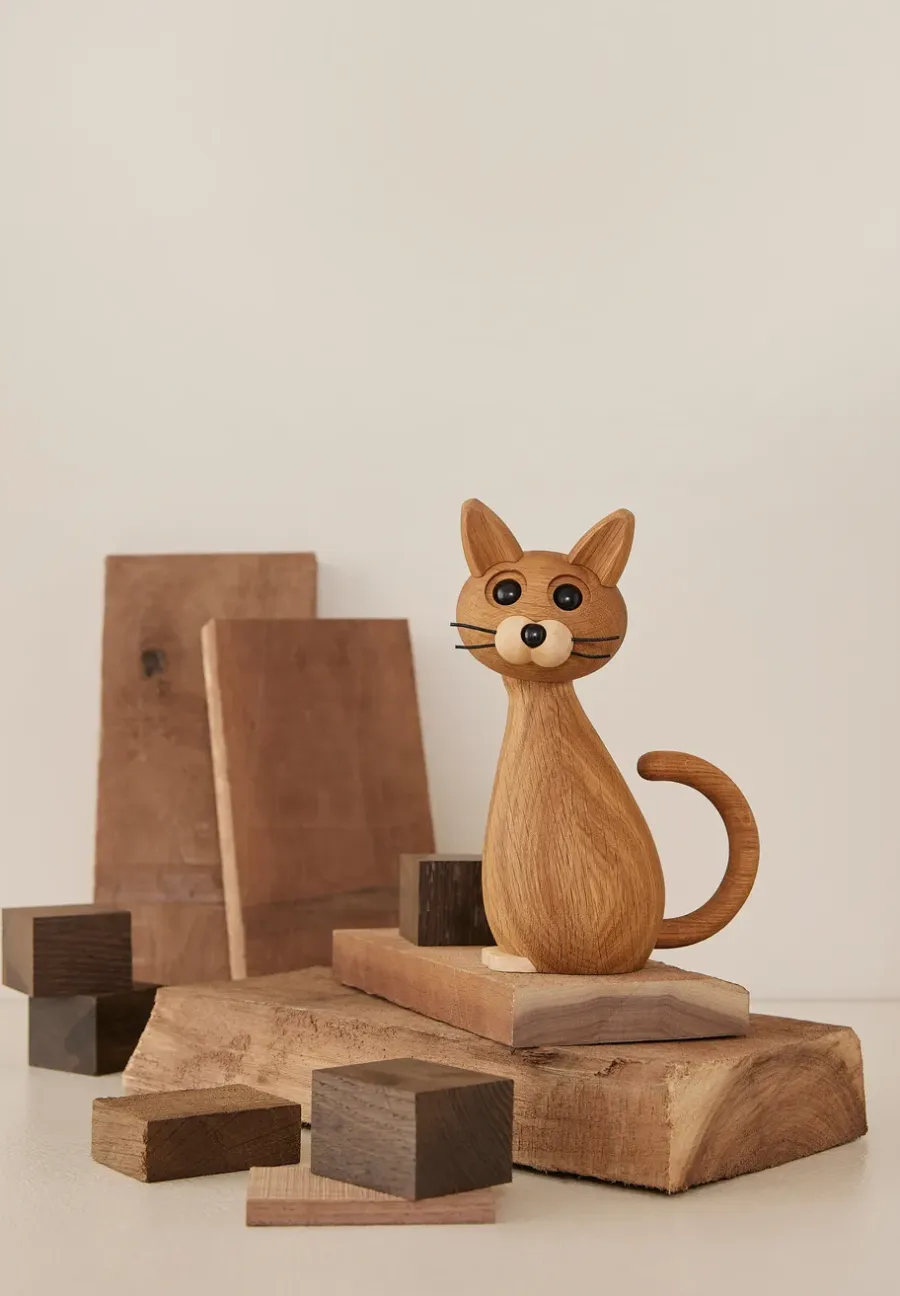 Spring Copenhagen Brave Kat decoratie 24 cm Eik, Eik< Houten Beelden