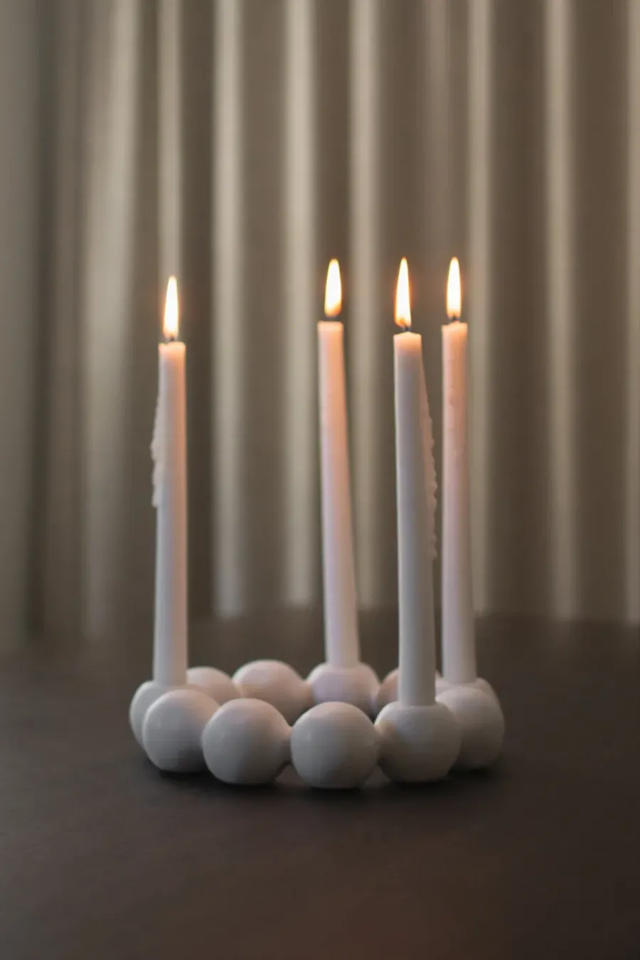 DBKD Bright kandelaar Ø27 cm, White< Adventskandelaars & -Kaarsen
