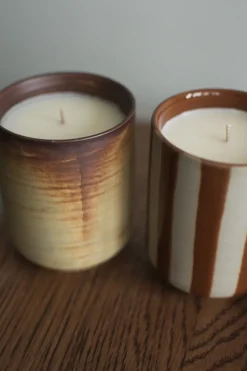 DBKD Burn geurkaars 60 u., Crème-bruin< Geurkaarsen & Aroma Diffusers