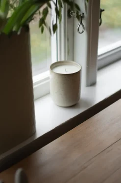 DBKD Burn geurkaars 60 u., Shiny creme< Geurkaarsen & Aroma Diffusers