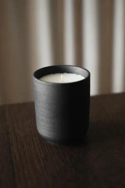 DBKD Burn geurkaars 60 u., Zwart< Geurkaarsen & Aroma Diffusers