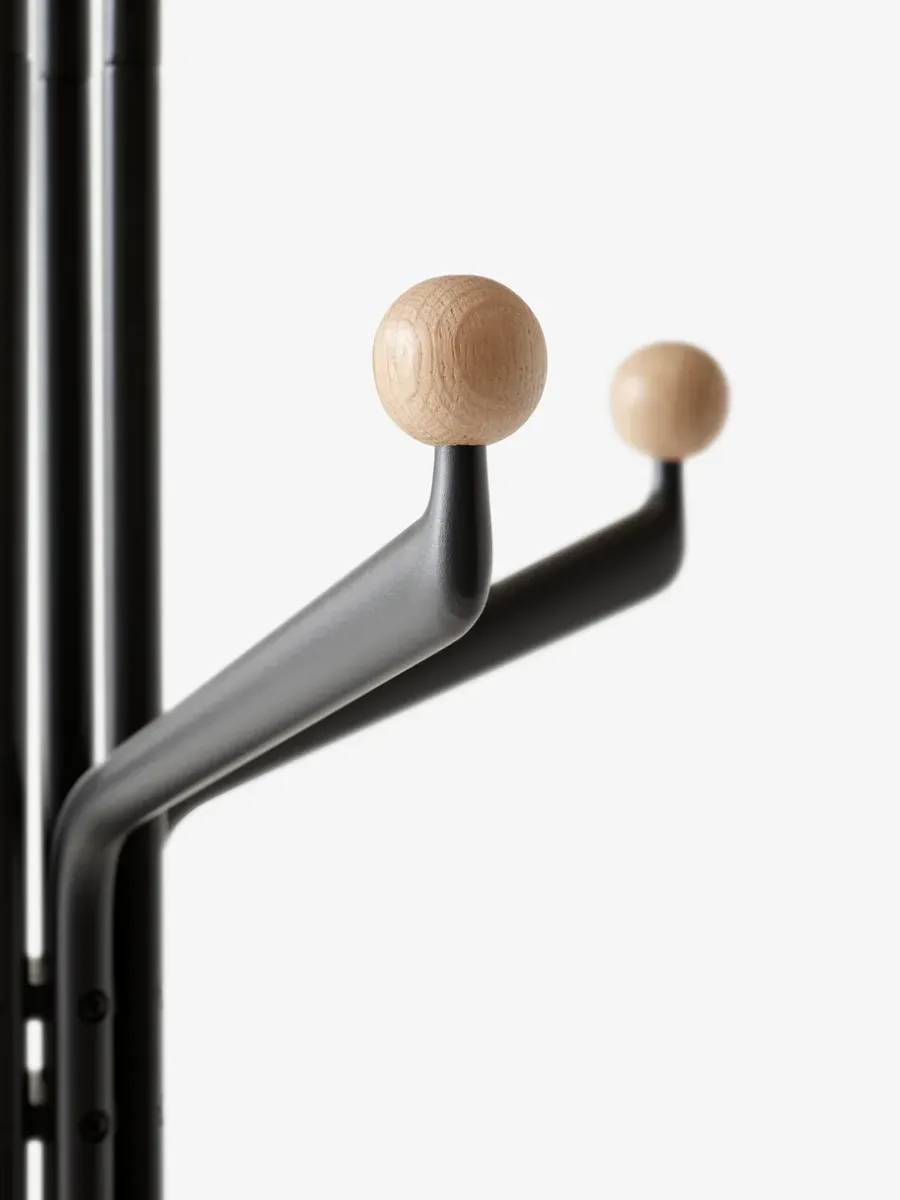 &Tradition Capture SC77 kledinghanger, Graphite-Oak< Kapstokken & Hangrekken