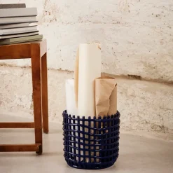 Ferm Living Ceramic gevlochten mand Ø23,5 cm, Blauw< Opbergmanden