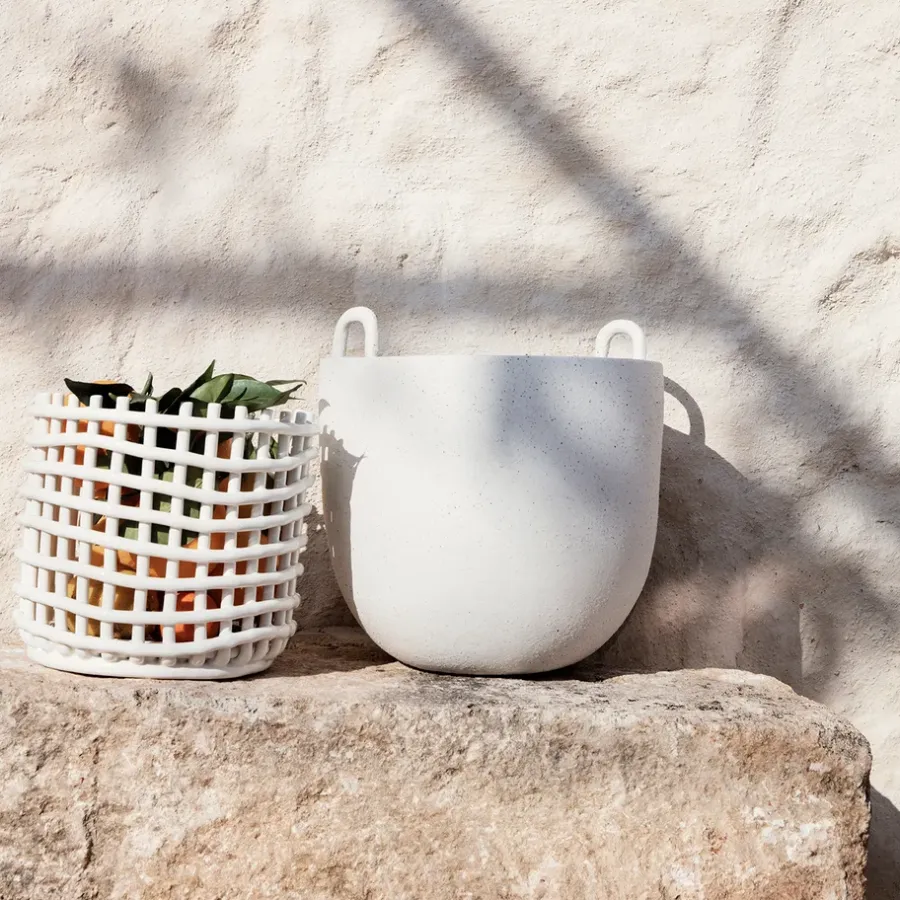Ferm Living Ceramic gevlochten mand Ø23,5 cm, Off white< Opbergmanden