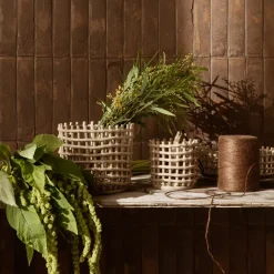 Ferm Living Ceramic gevlochten mand Ø23,5 cm, Cashmere< Opbergmanden