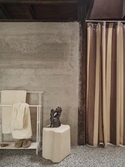 Ferm Living Chambray douchegordijn, Carob brown-parchment< Douchegordijnen
