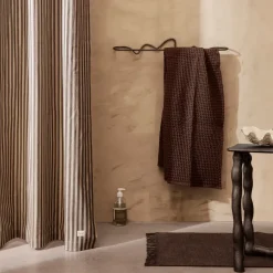 Ferm Living Chambray douchegordijn, Sand-black< Douchegordijnen