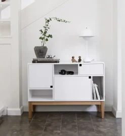 Zweed Citti 6x3 kast, white, onderstel in matgelakt eikenhout< Kasten & Vitrines