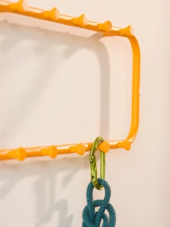 Essem Design Classic kapstok 120 cm, Sungeel< Haken & Hangers