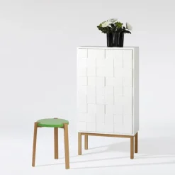 A2 Collect kast 2010, Eikenhouten poten< Kasten & Vitrines