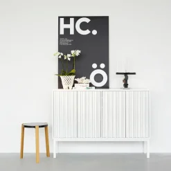 A2 Collect lage kast 2013, Witte poten< Kasten & Vitrines