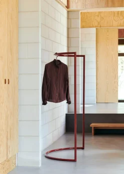 HAY Colour Rack c-shape klerenhanger 112x150 cm, Maroon red< Kapstokken & Hangrekken
