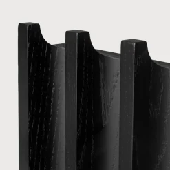 Kristina Dam Studio Column kapstok, oak black lacquered< Kapstokken & Hangrekken
