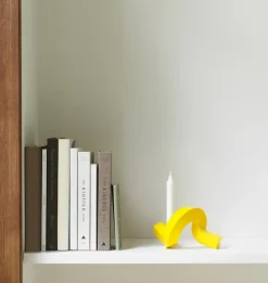Normann Copenhagen Crooked kandelaar 1, Yellow< Kandelaars