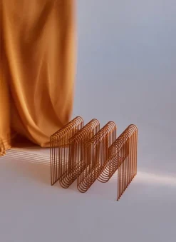 AYTM Curva tijdschriftenstandaard, Amber< Tijdschriftenrekken