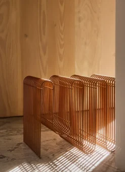 AYTM Curva tijdschriftenstandaard, Amber< Tijdschriftenrekken