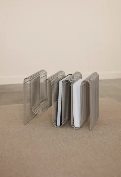 AYTM Curva tijdschriftenstandaard, Taupe< Tijdschriftenrekken