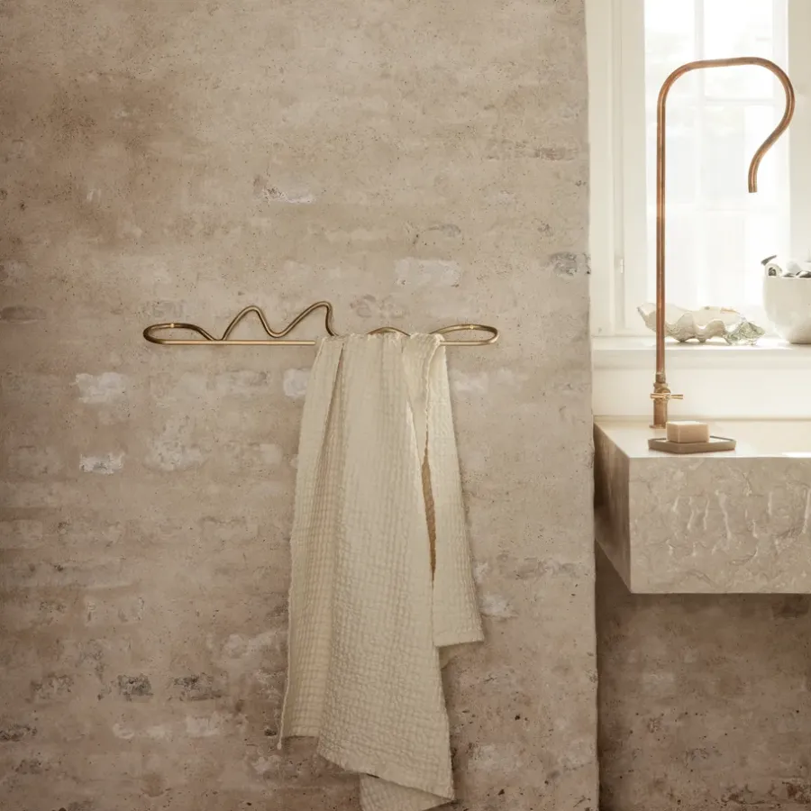 Ferm Living Curvature handdoekhanger, Messing< Handdoekenrekken & -Ringen