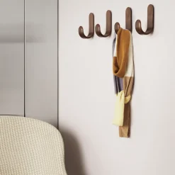 Normann Copenhagen Curve haak, Walnoot< Haken & Hangers